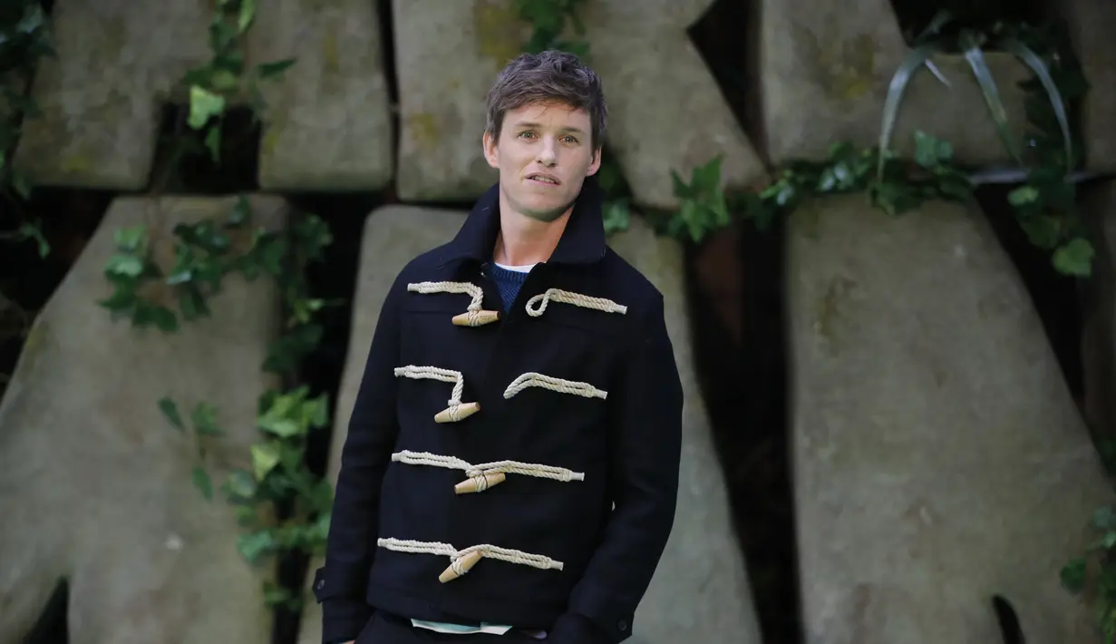 Eddie Redmayne kerap mendapatkan surat dari fans untuk membiayai mereka yang ingin melanjutkan belajar di sekolah drama. (TOLGA AKMEN / AFP)