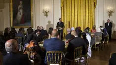 Presiden Amerika Serikat Barack Obama kembali menggelar acara buka puasa bersama di Gedung Putih. Acara yang digelar di ruang makan utama Gedung Putih ini merupakan agenda tahunan dan ini yang kelima kalinya.