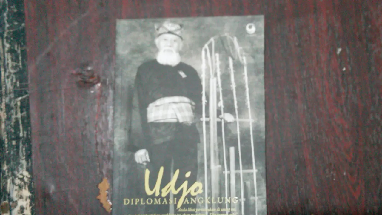 Udjo Ngalagena dan Misi Politik Berbalut Diplomasi Angklung