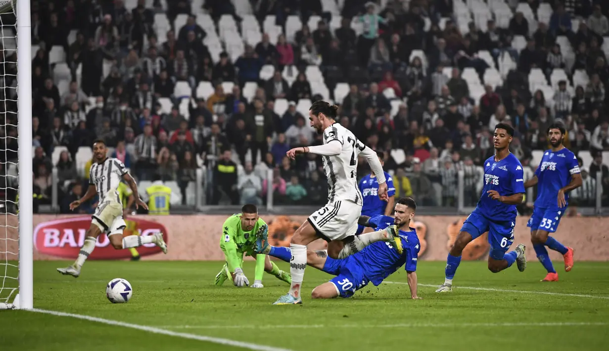 Empat gol kemenangan Juventus masing-masing dicetak oleh Moise Kean di babak pertama serta Weston McKennie dan dua gol Adrien Rabiot di babak kedua. (Fabio Ferrari/LaPresse via AP)