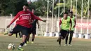 Penyerang Bali United, Lerbi Eliandri mengikuti latihan terakhir sebelum menghadapi Persija di laga Piala Presiden 2015, Denpasar, Bali, Sabtu (30/8/2015). (Bola.com/Vitalis Yogi Trisna)
