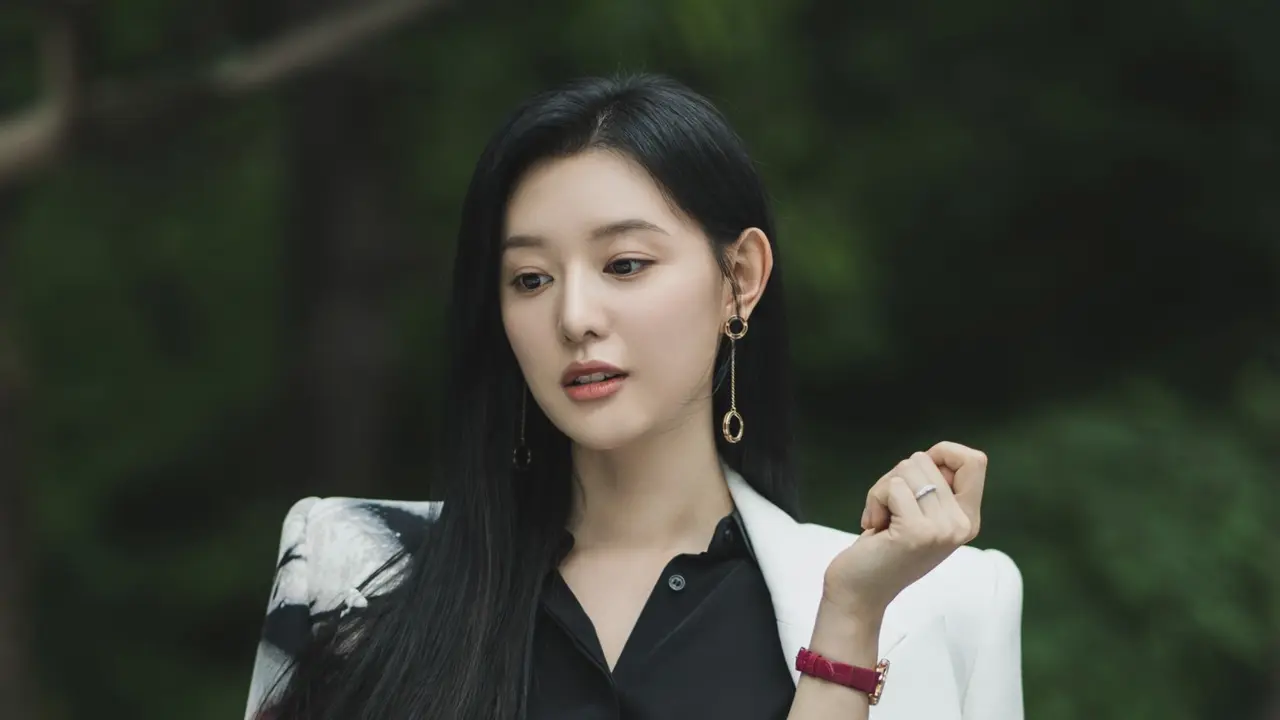 Kim Ji Won di Queen of Tears. [Foto: Netflix]