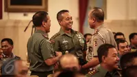 Panglima Komando Daerah Militer (Pangdam) XII/Tanjungpura Mayor Jenderal Andika Perkasa hadir rapat koordinasi dengan Pangdam-Kapolda serta perwira tinggi TNI-Polri di Istana Negara, Jakarta, Senin (24/10). (Liputan6.com/Faizal Fanani)