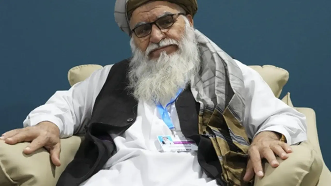 Matiul Haq Khalis, kepala Badan Perlindungan Lingkungan Nasional Afghanistan, saat berbicara kepada para anggota media dalam KTT Iklim PBB ke-29 (COP29), Senin, 11 November 2024, di Baku, Azerbaijan.
