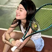Hobi main tenis, lihat di sini gaya sporty stylish dari Azizah Salsha. [@azizahsalsha_]