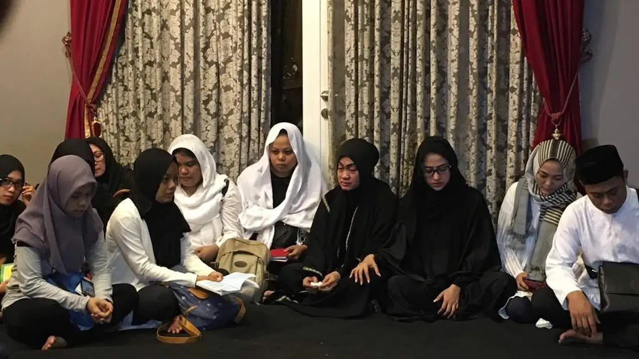 [Bintang] Dewi Perssik dan Sri Wulansih