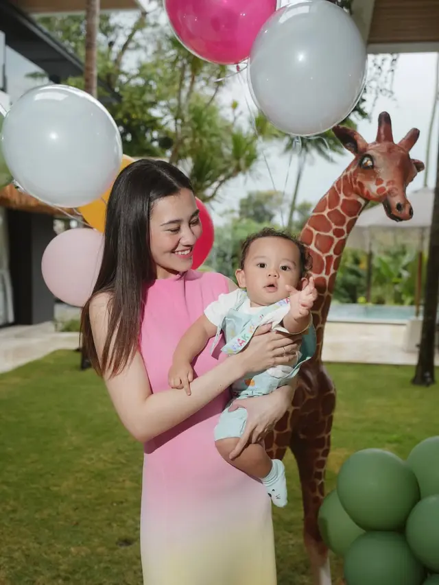 Outfit Tanpa Lengan Aaliyah Massaid Saat Liburan di Bali, Harganya Mulai Rp650 Ribuan hingga Rp8 Jutaan Bisa Jadi Inspirasi Cuaca Panas