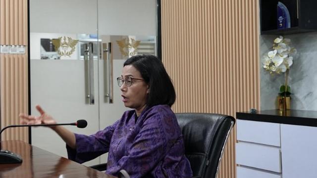 Menteri Keuangan Sri Mulyani rapat dengan jajaran Bea Cukai pada Sabtu, 27 April 2024 di Kantor Bea Cukai Soekarno Hatta. (Foto: Instagram @smindrawati)