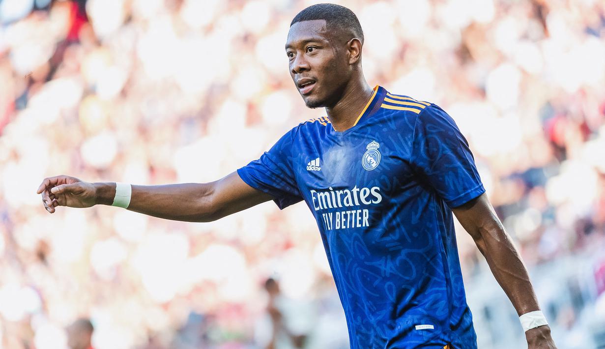 David Alaba merupakan pemain incaran Manchester United ketika kontraknya habis pada bulan Juni 2021 lalu. Bek tengah berkewarganegaraan Austria tersebut akhirnya memilih menuju ke Real Madrid untuk melanjutkan kariernya. (Foto: AFP/APA/EXPA/Dominik Angerer)