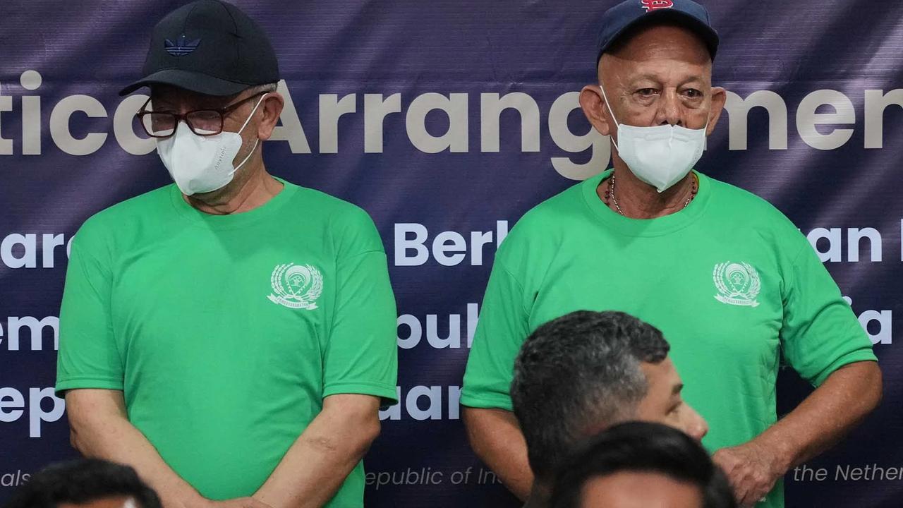 FOTO: Dua Warga Belanda Terpidana Narkoba Dipulangkan dari Indonesia