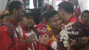 Sambutan hangat Menpora, Imam Nahrawi kepada atlet yang mengikuti ASEAN Paragames 2017 di Bandara Adi Soemarmo, Solo, (24/9/2017). Indonesia berhasil meraih juara umum dengan meraih 26 medali emas 75 perak dan 50 perunggu.  (Bola.com/Ronal Seger)