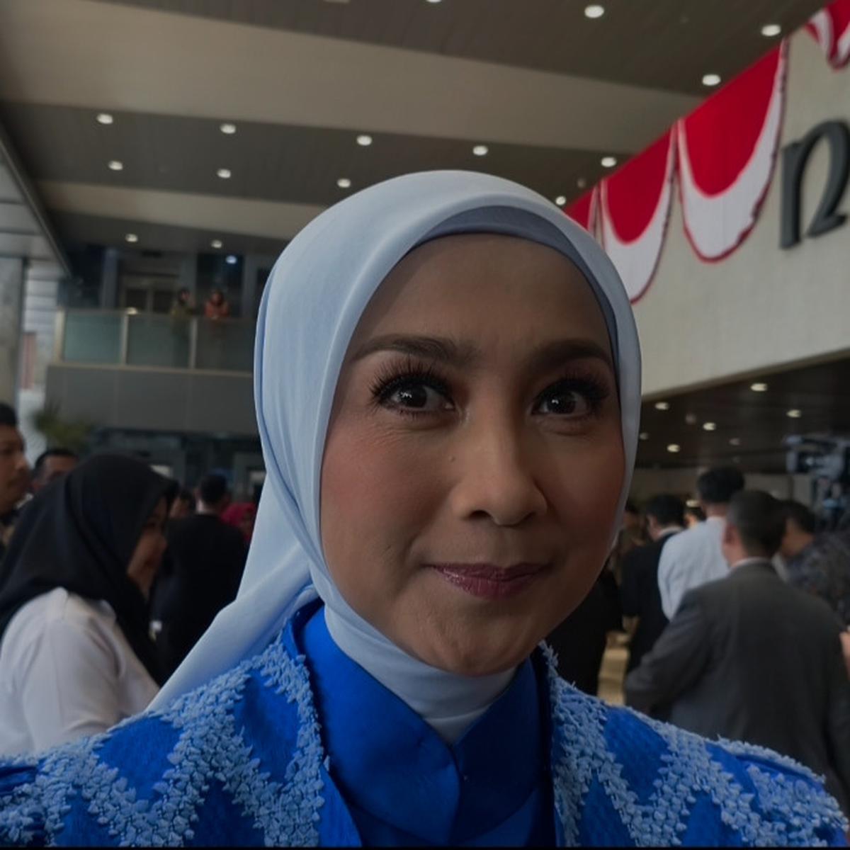 Desy Ratnasari di sidang tahunan MPR