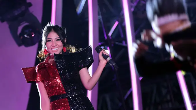 [Bintang] Video: Via Vallen Bangga Tampil di HUT SCTV ke-27