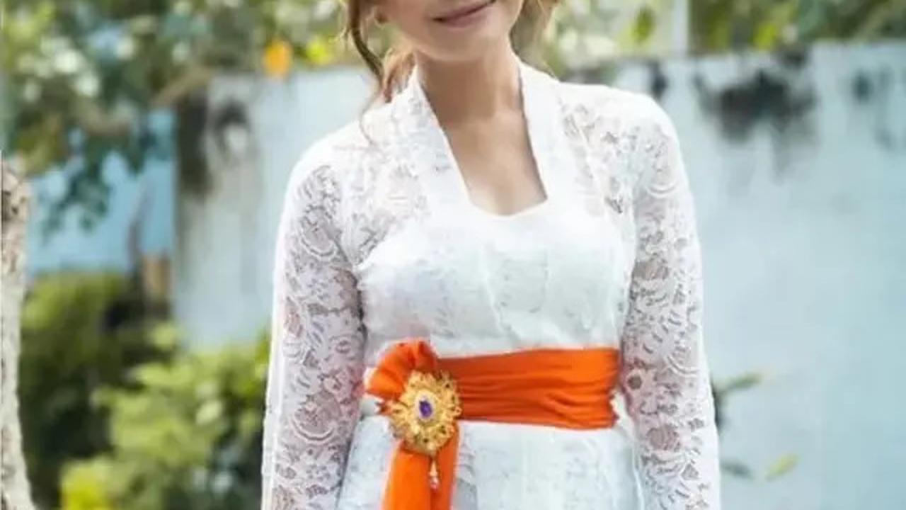 Foto-Foto Kebaya ala Rossa, Anggun Bawakan Budaya Indonesia