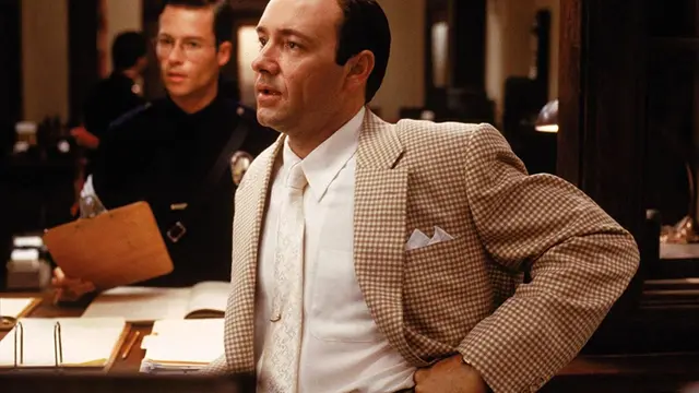 Kevin Spacey dalam L.A. Confidential. (Foto: Regency Enterprises/ The Wolper Organization/ IMDb)