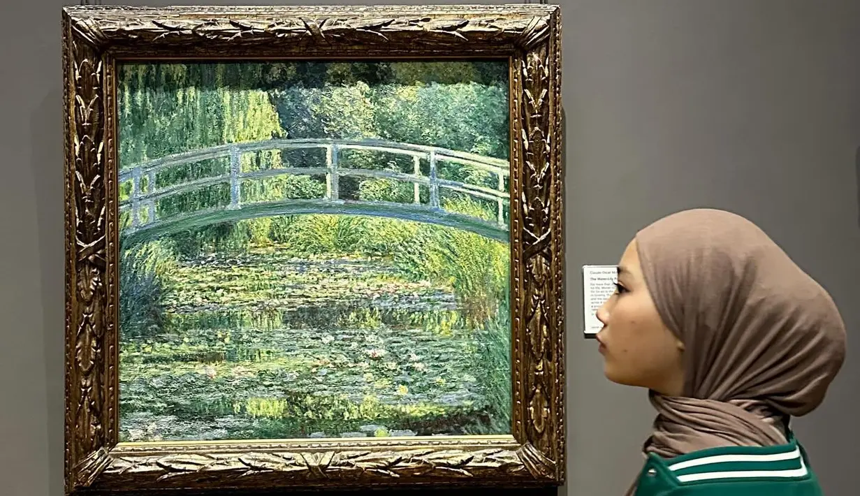Terakhir adalah potretnya saat berkunjung sebuah museum seni di London. Untuk diketahui, saat ini dia sedang kuliah di Inggris. (Foto: Instagram/ camilliazr)