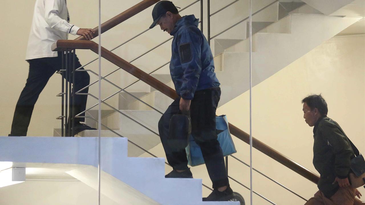 FOTO: Wali Kota Madiun Maidi Tiba di Gedung Merah Putih KPK Usai Terjaring OTT