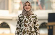 Digandrungi Muslimah Muda, Ini Deretan Gamis Batik Modern dengan Detail Blazer Warna Lilac Soft