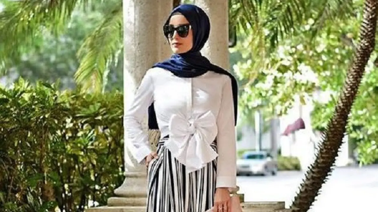 [Bintang] Tren Stripes Outfit Ini Cocok untuk Hijabers yang Ingin Tampil Stunning Saat Weekend