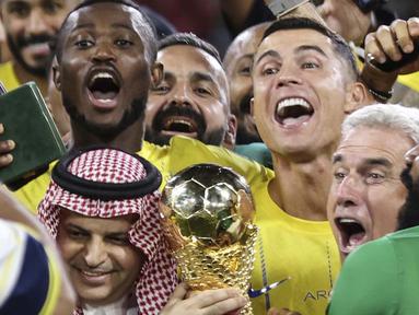 Cristiano Ronaldo menjadi pahlawan kemenangan 2-1 Al Nassr atas sang rival, Al Hilal dalam partai final Liga Champions Arab 2023 yang digelar di King Fahd Stadium, Taif, Sabtu (12/8/2023). (AP Photo/Samah Zidan)