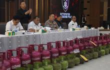 FOTO: Bareskrim Polri Bongkar Kasus Pengoplosan Ribuan Tabung Gas 3 Kg yang Bikin Negara Rugi Miliaran Rupiah