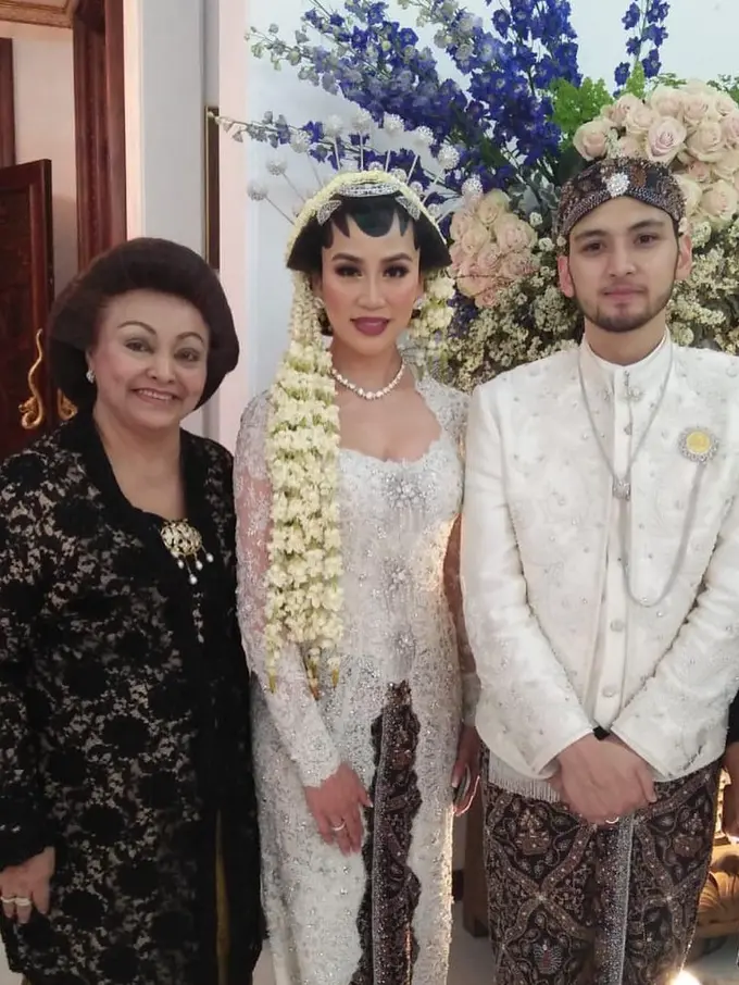 Tienuk Riefki bersama cucu presiden Soeharto