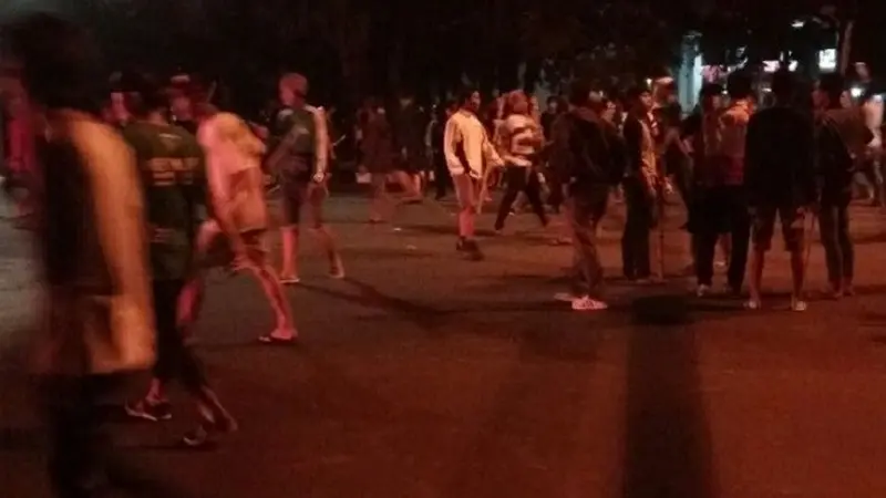 Tumbangnya 2 Anggota Perguruan Silat di Tangan Bonek