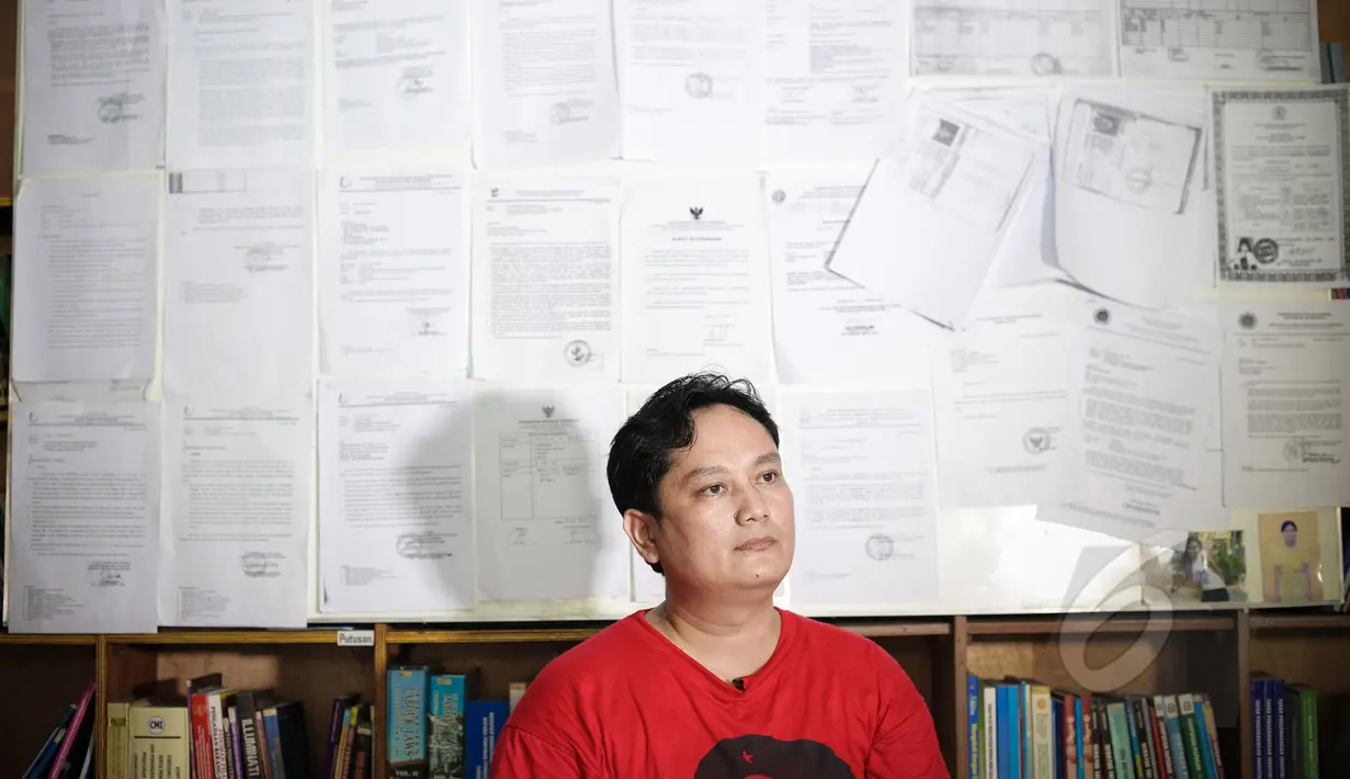 Tim kuasa hukum Wanipah, Iskandar Zulkarnaen saat memberikan keterangan terkait kasus TKI Wanipah asal Indonesia di Tiongkok, di Kantor Sekretariat Serikat Pekerja Indonesia Luar Negeri (SPILN), Jakarta, Minggu (17/5). (Liputan6.com/Faizal Fanani)