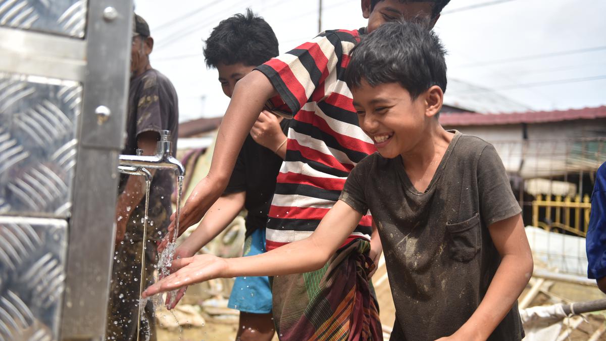Aksi Cepat Starbucks Bantu Masyarakat Sekitar yang Terdampak Banjir dan Tanah Longsor di Sumatra