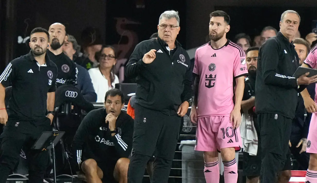 Lionel Messi baru masuk pada menit ke-57 menggantikan Julian Gressel. Skor pertandingan masih imbang 2-2 ketika La Pulga masuk. (AP Photo/Lynne Sladky)