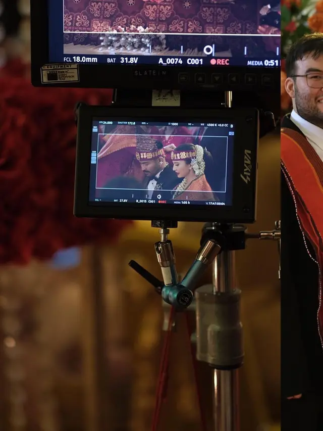 6 Potret Pernikahan Robby Purba dan Raline Shah di Film Catatan Harian Menantu Sinting, Menawan Pakai Busana Pengantin Batak