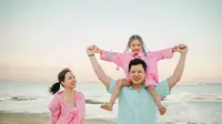 Putri Shandy Aulia Tampil Ekspresif dengan Rambut Cornrow, Jadi Inspirasi Gaya Rambut Anak Main di Pantai