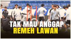 Timnas Jepang melakukan latihan resmi jelang laga menghadapi Timnas Indonesia. Meski sudah dipastikan lolos Piala Dunia 2026, Samurai Biru tak mau anggap enteng Garuda dan akan kerahkan kekuatan maksimal.