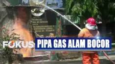 Warga menduga api berasal dari pipa gas alam yang bocor.