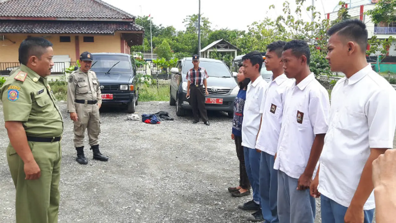 Hukuman untuk 4 Siswa SMK di Brebes yang Bolos Sekolah