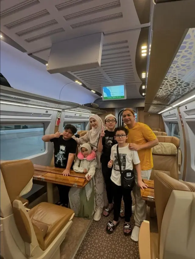 Pasha Ungu dan keluarga. (Dok. Instagram @pashaungu_vm).
