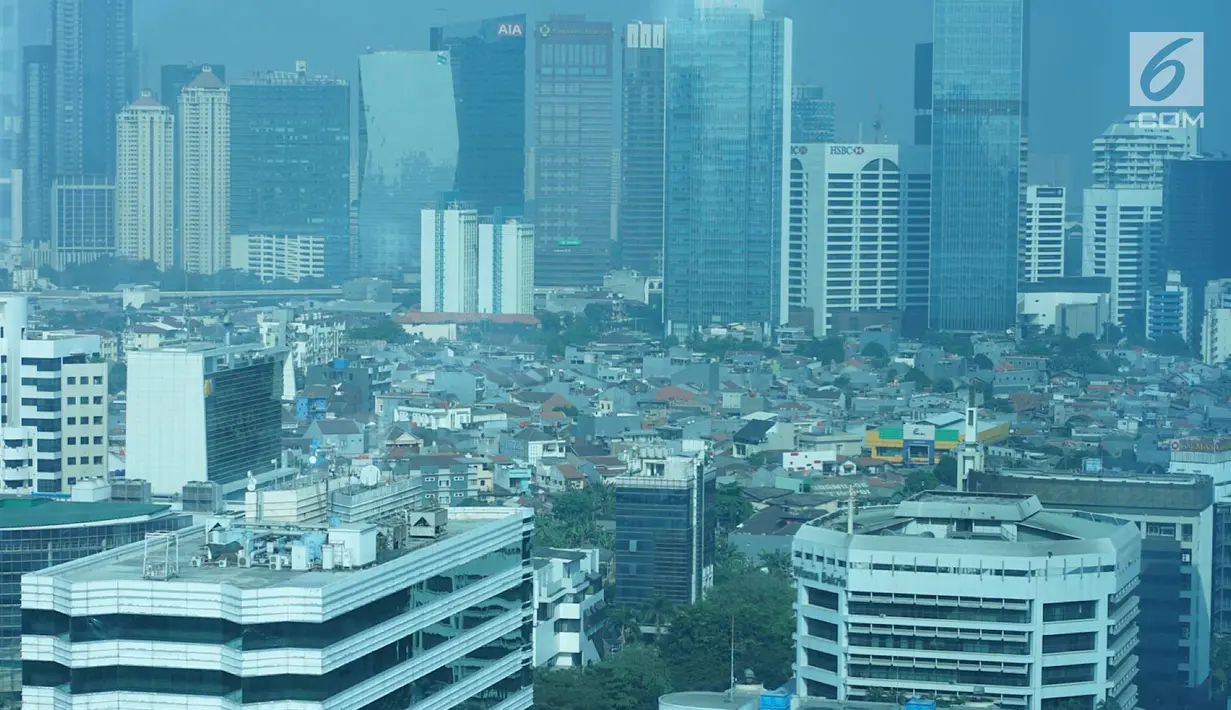 Lansekap gedung bertingkat terlihat di kawasan Jakarta, Selasa (13/8/2019). Pembangunan gedung di DKI Jakarta mengalami penurunan dari yang biasanya 15 unit per tahun saat ini hanya lima unit gedung. (Liputan6.com/Immanuel Antonius)