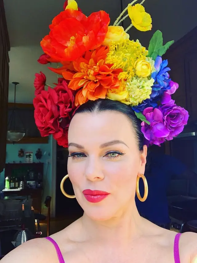 Debi Mazar
