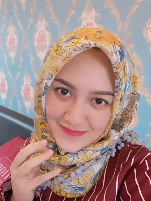 Tampil Beda, 6 Potret Cantik Happy Asmara Saat Pakai Hijab Ini Banjir Pujian