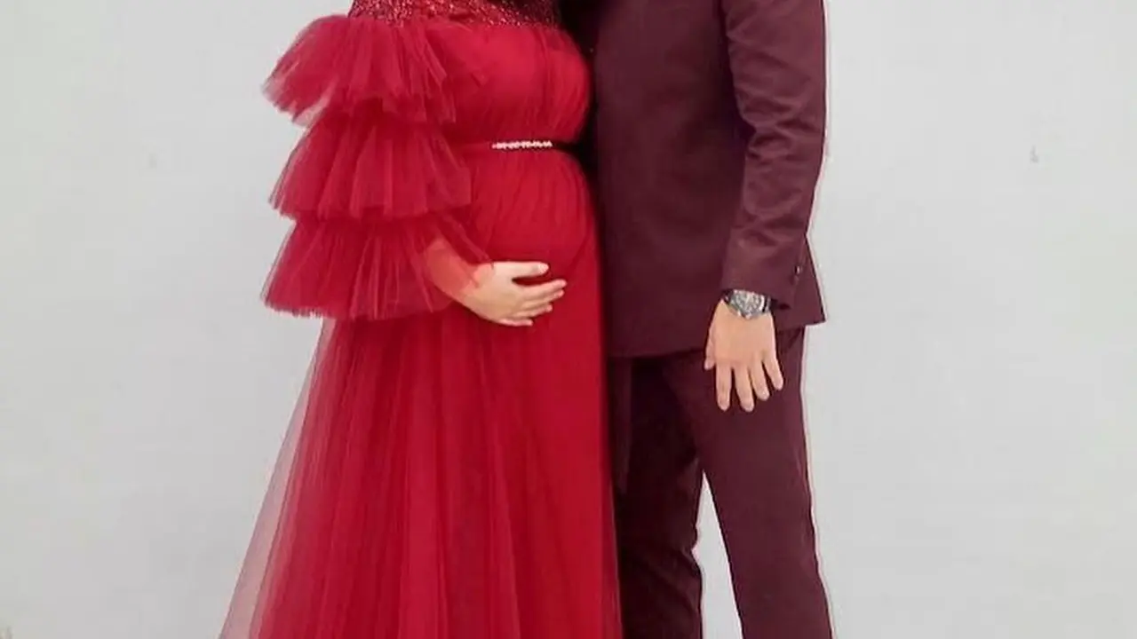 6 Gaya Aurel Hermansyah Pamer Baby Bump yang Kini Makin Kelihatan