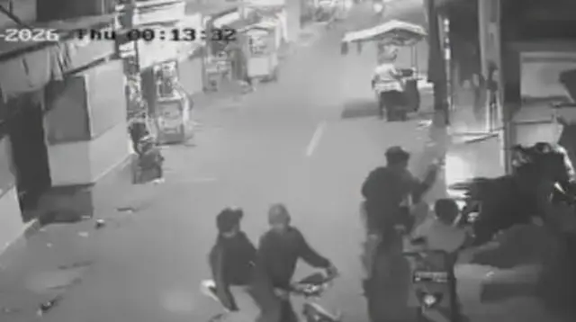 Empat Pemuda Diduga Gangster Serang Pria Nongkrong di Jakut