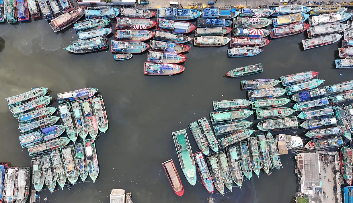 Selain itu, cuaca ekstrem seperti angin kencang, gelombang tinggi, dan hujan deras berpotensi menyebabkan sejumlah kerugian. (merdeka.com/Arie Basuki)