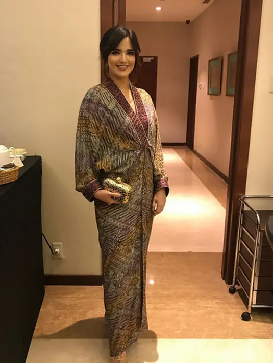 Sejak kecil, Nia memang sudah akrab dengan dunia entertainment. Namun uniknya, ia justru tak menyarankan anak-anaknya untuk terjun di bidang tersebut lantaran menurutnya sangat menyita waktu. (Instagram/ramadhaniabakrie)