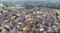 Foto selebaran yang diambil dan dirilis pada Selasa 4 Maret 2025 oleh Badan Nasional Penanggulangan Bencana (BNPB) ini menunjukkan gedung-gedung yang terendam banjir di Bekasi, Jawa Barat. (Foto oleh Handout/Badan Nasional Penanggulangan Bencana/AFP)
