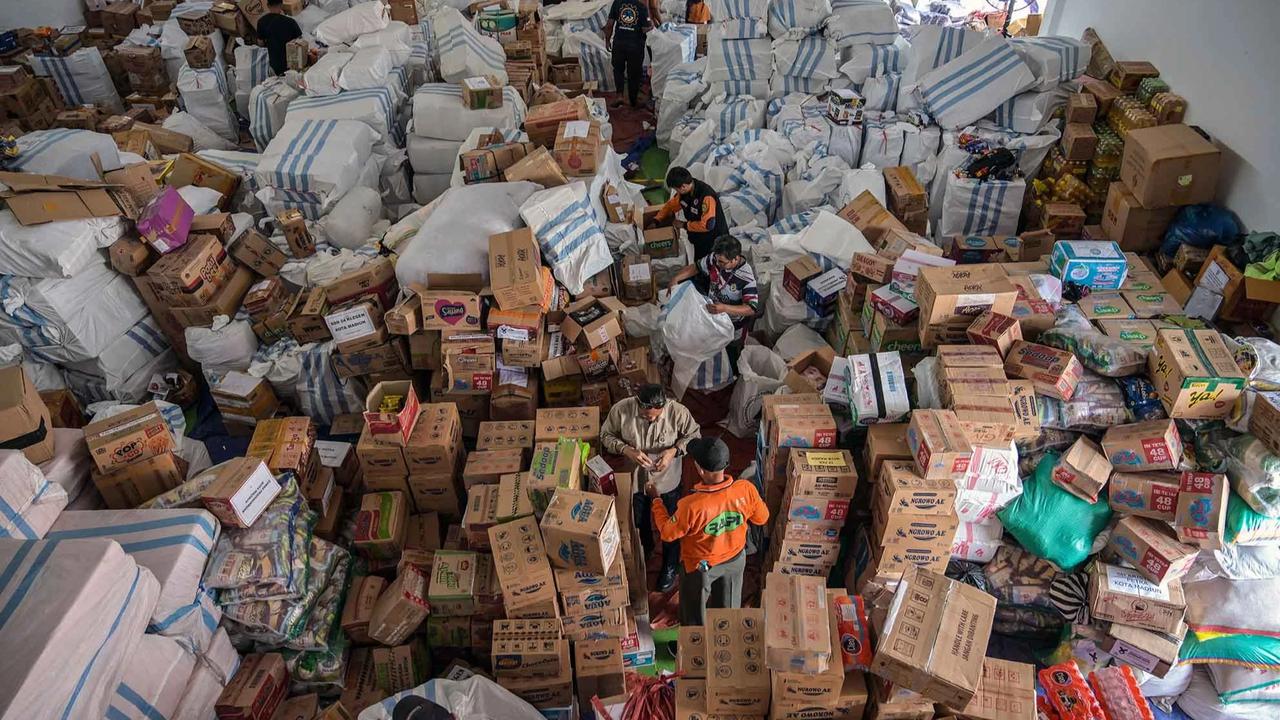 FOTO: Tumpukan Bantuan Menggunung di Gudang BPBD Sidoarjo untuk Korban Bencana Sumatera