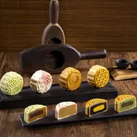Sajikan mooncake yang istimewa/copyright&nbsp;The Ritz-Carlton Jakarta