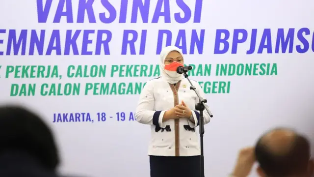 Menteri Ketenagakerjaan Ida Fauziyah dalam sambutan acara Vaksinasi Bersama Kemnaker dan BPJS Ketenagakerjaan di kantor Kemnaker, Jakarta, Kamis (19/8/2021). (Dok Kemnaker)
