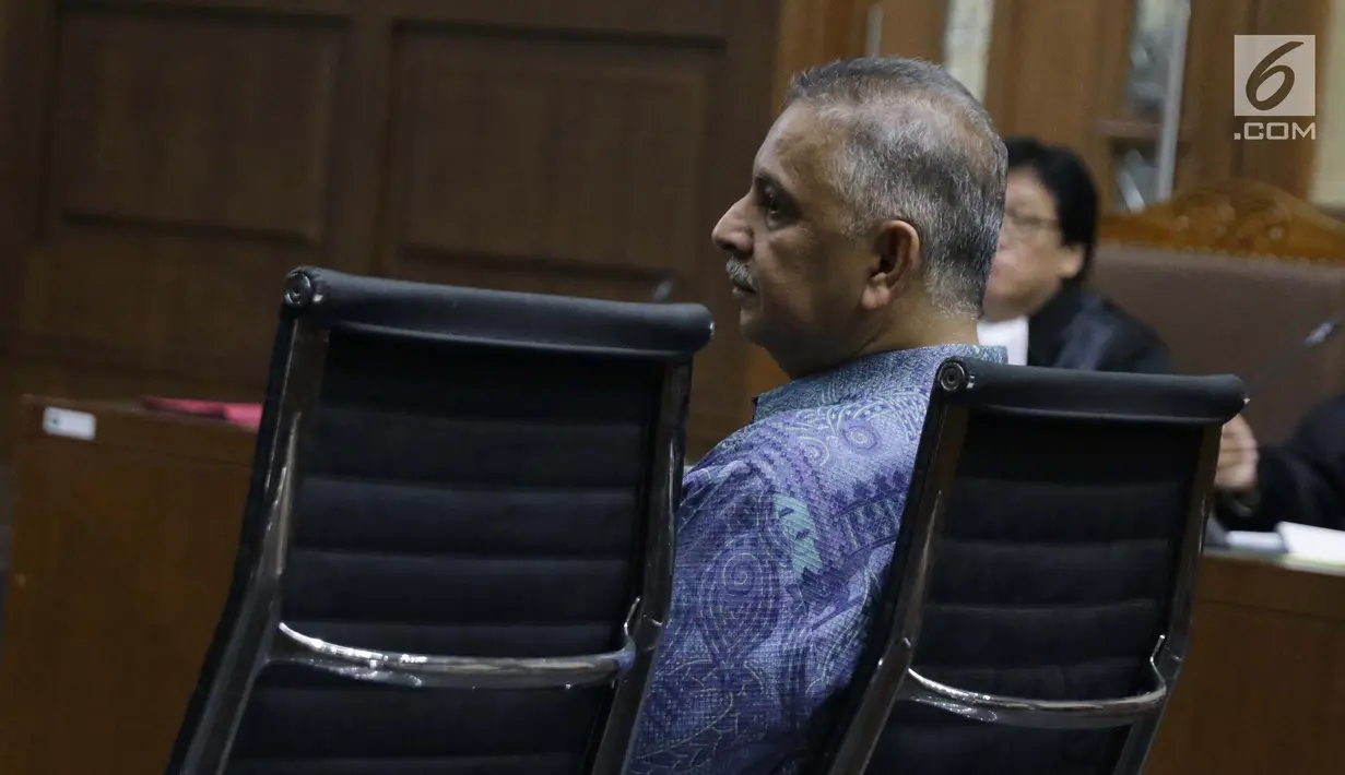 Mantan Direktur Utama PLN, Sofyan Basir saat menjalani sidang perdana kasus dugaan suap proyek PLTU Riau-1 di Pengadilan Tipikor, Jakarta, Senin (24/6/2019). Sidang beragendakan pembacaan dakwaan oleh JPU KPK dan eksepsi oleh penasehat hukum terdakwa. (Liputan6.com/Helmi Fithriansyah)