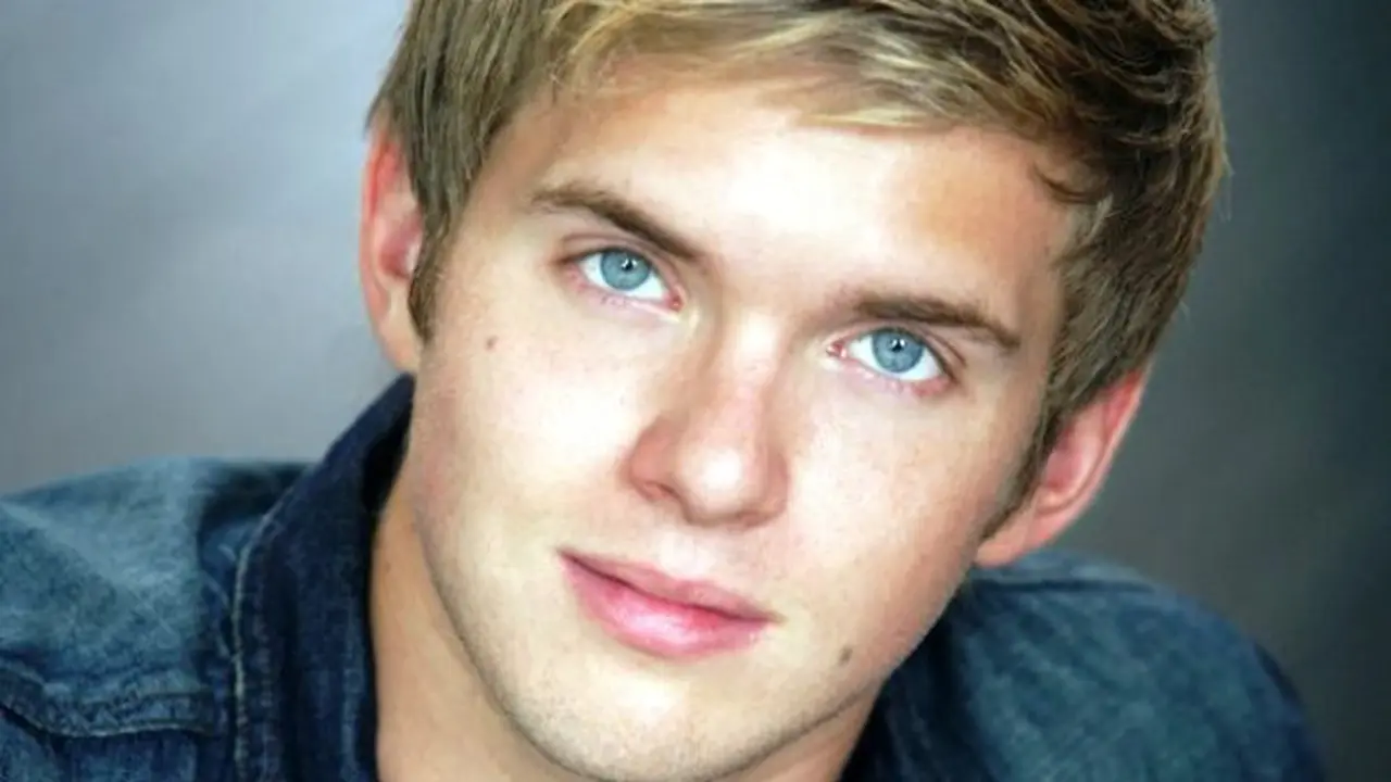 The Vampire Diaries Resmi Masukkan Karakter Gay