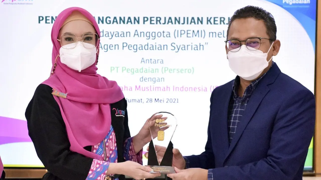 Penandatanganan Perjanjian Kerja Sama antara Pegadaian dengan Ketua Umum IPEMI Ingrid Kansil, di Kantor Pusat Pegadaian, Jumat (27/05/2021).
